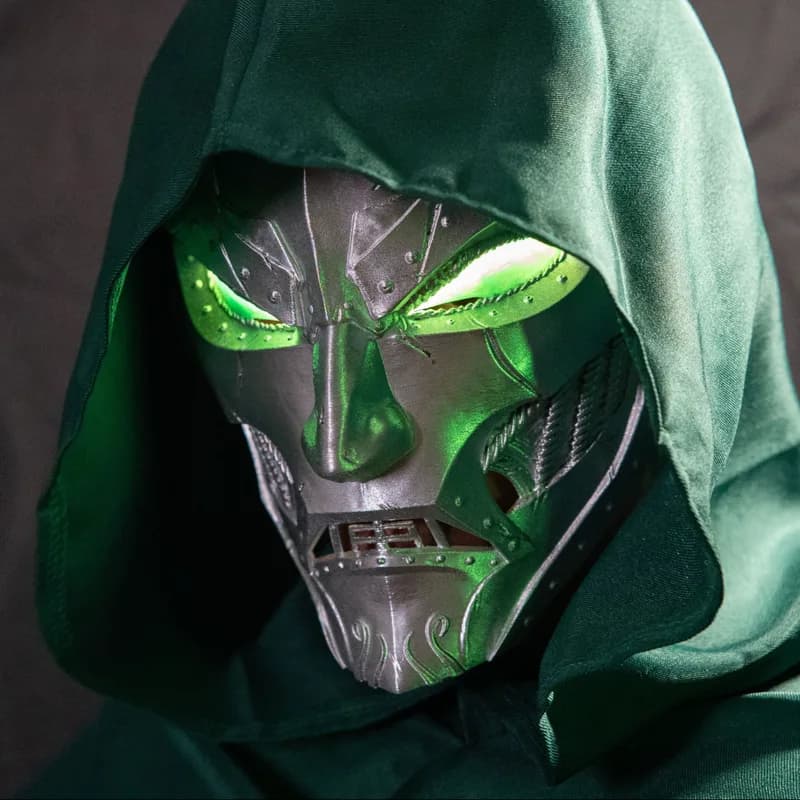 ماسک دکتر دووم سایز واقعی Doctor Doom، نمای ۱