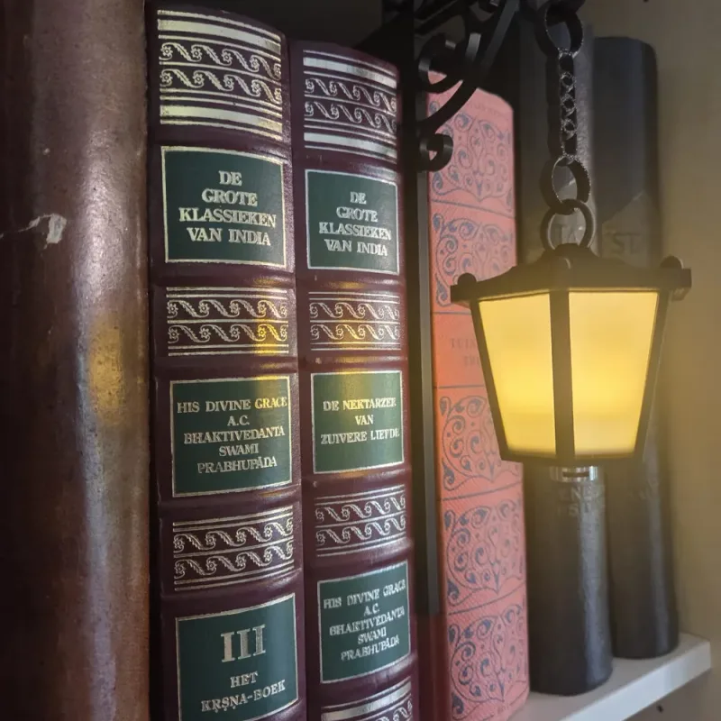 چراغ کتابخانه ای فانوسی آویز قفسه کتاب با پایه قفسه ای، نمای ۱